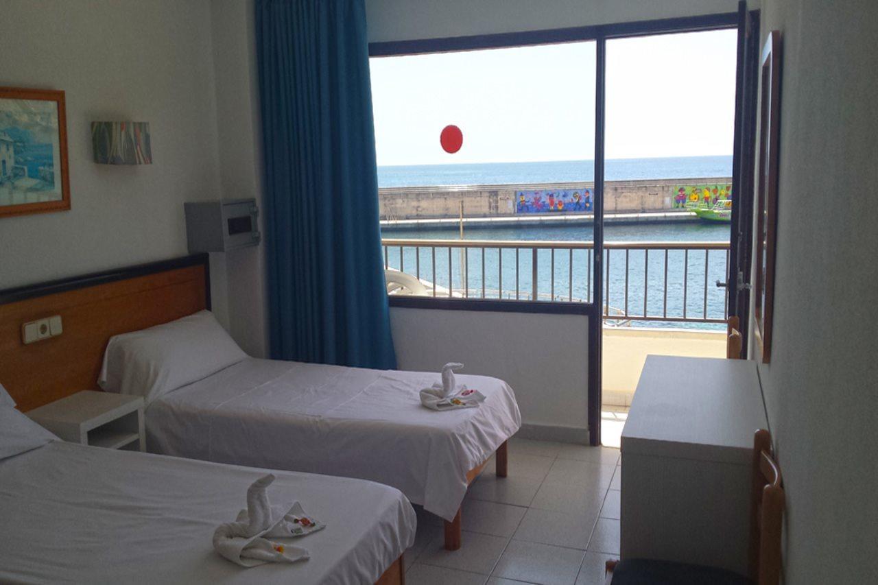 Hostal Port Corona Кала-Ратхада Екстер'єр фото