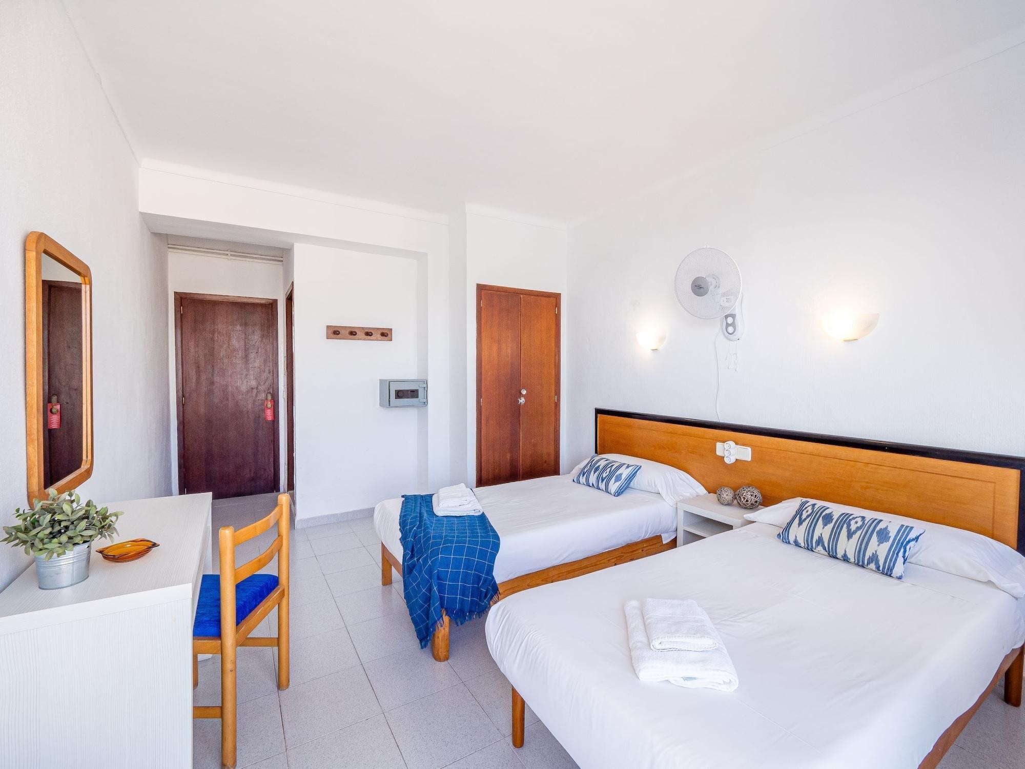 Hostal Port Corona Кала-Ратхада Екстер'єр фото
