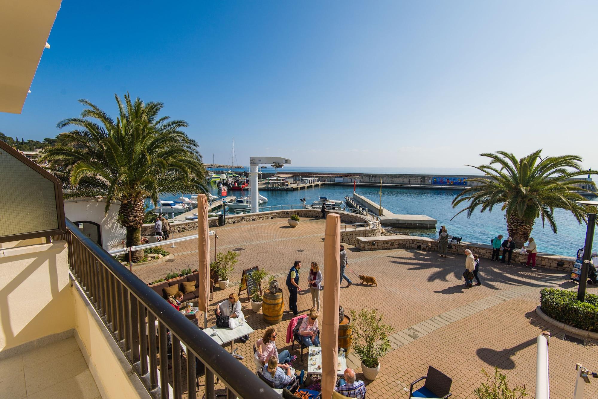 Hostal Port Corona Кала-Ратхада Екстер'єр фото