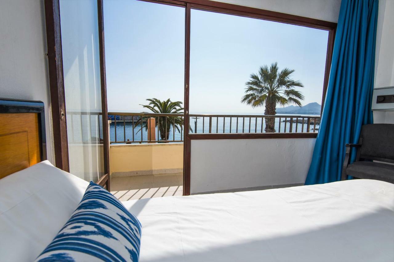 Hostal Port Corona Кала-Ратхада Екстер'єр фото